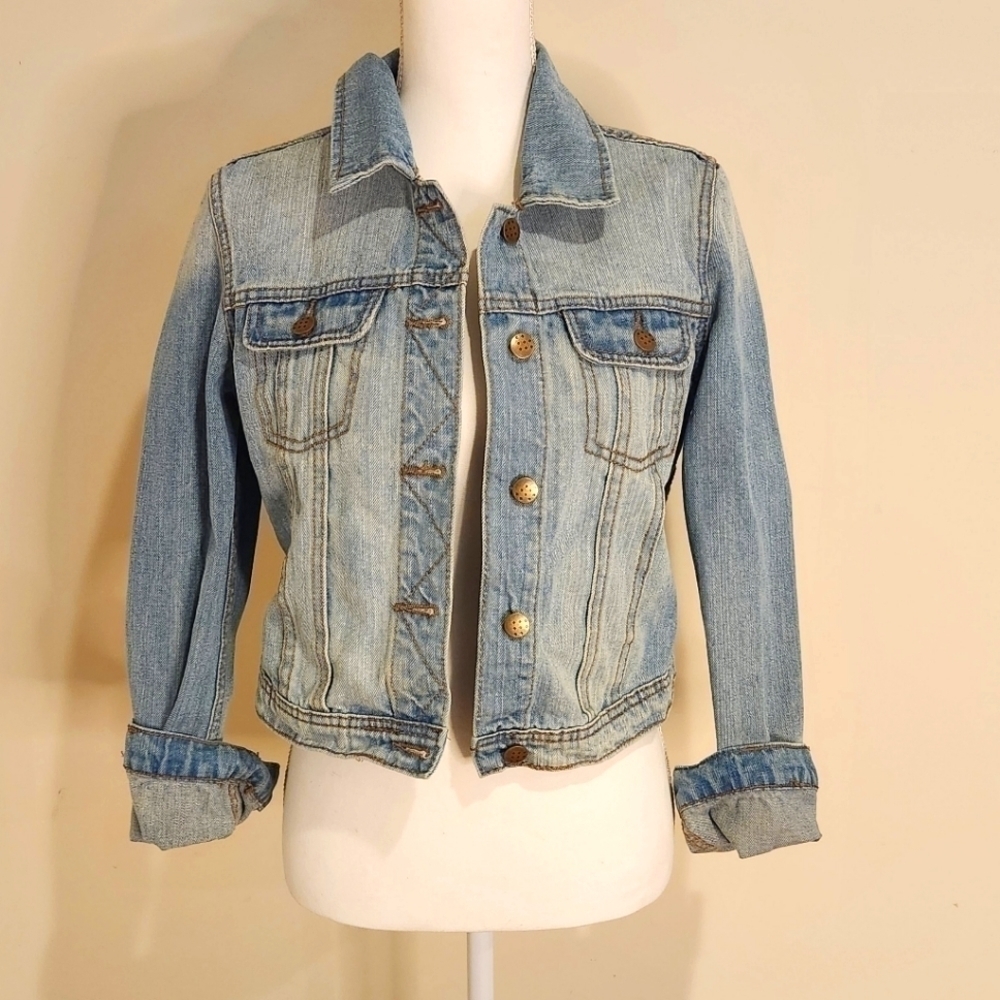 Streetwear Society Women's Light Wash Denim Jean Jacket, size medium